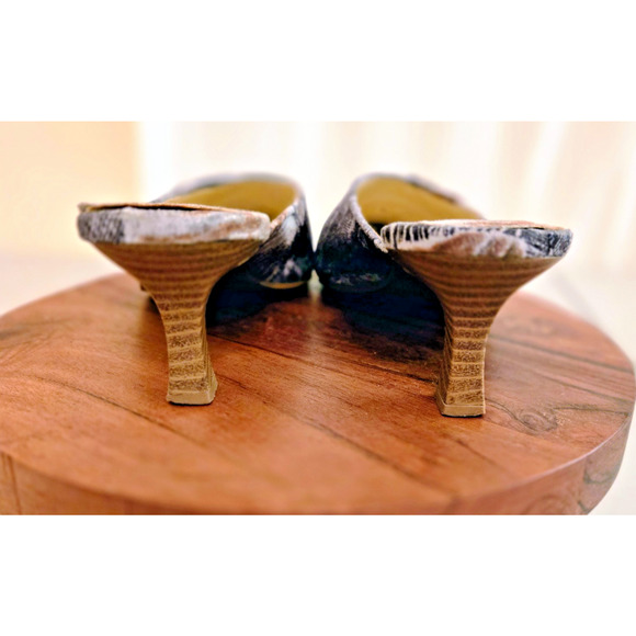 J & Elisabeth for Analpa mules feature a unique patterned fabric texture 38 - Picture 4 of 10